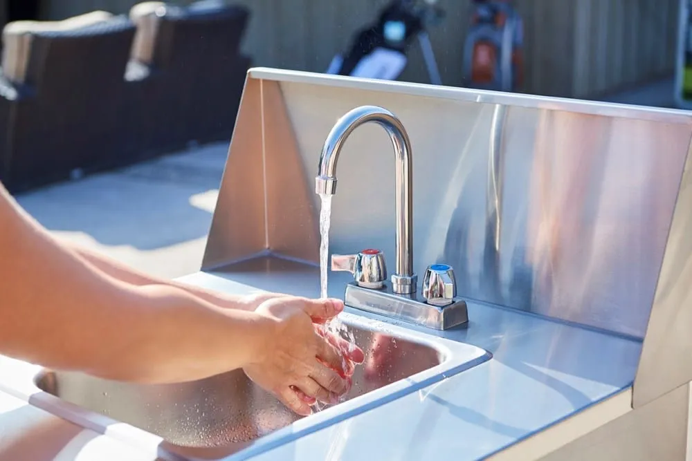 Crown Verity CV-PHS-4 38 1/3"H Portable Sink w/ 6"D Bowl, Hot Water | Denson CFE